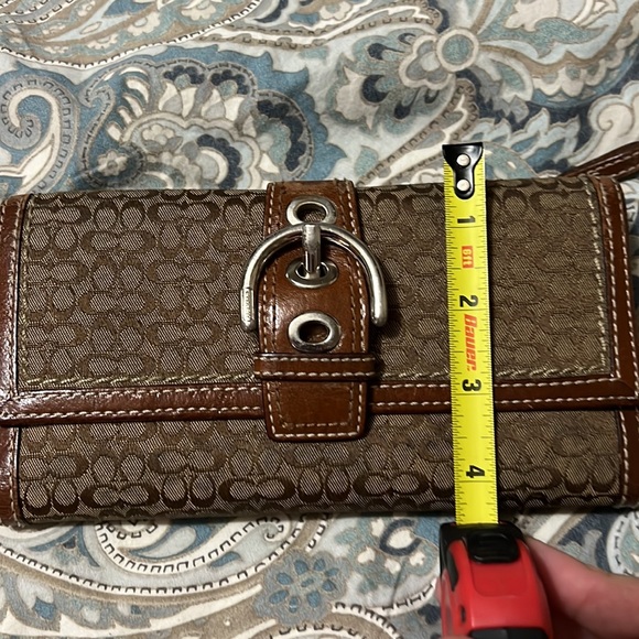 GUC vintage brown buckle Coach wallet - Picture 12 of 12